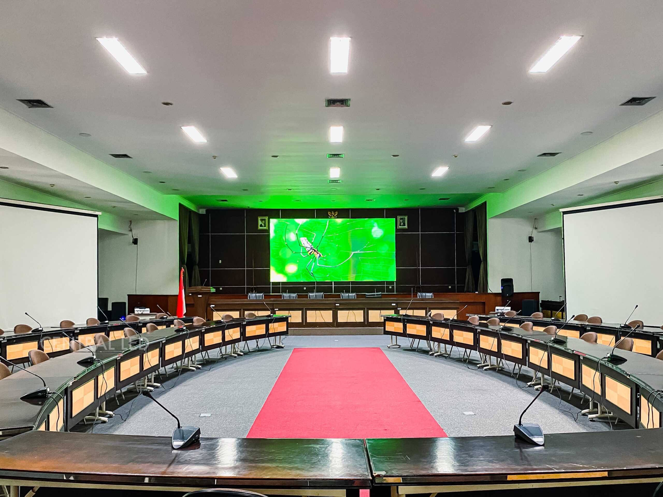 Instalasi Videotron P4 Indoor | uk 576 x 288 | 1920 Hz High Refresh Rate | Frame Rate 60 fps di Bekasi