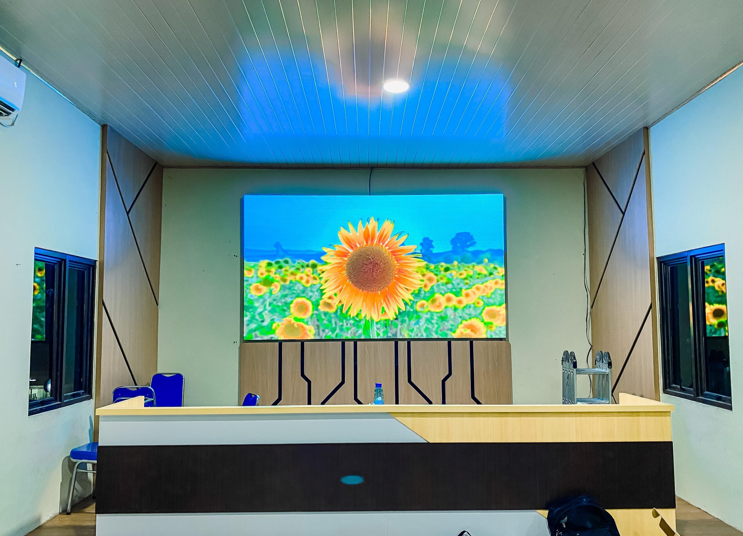 Instalasi Videotron Indoor Modul P2.5 di Kantor Desa Legok