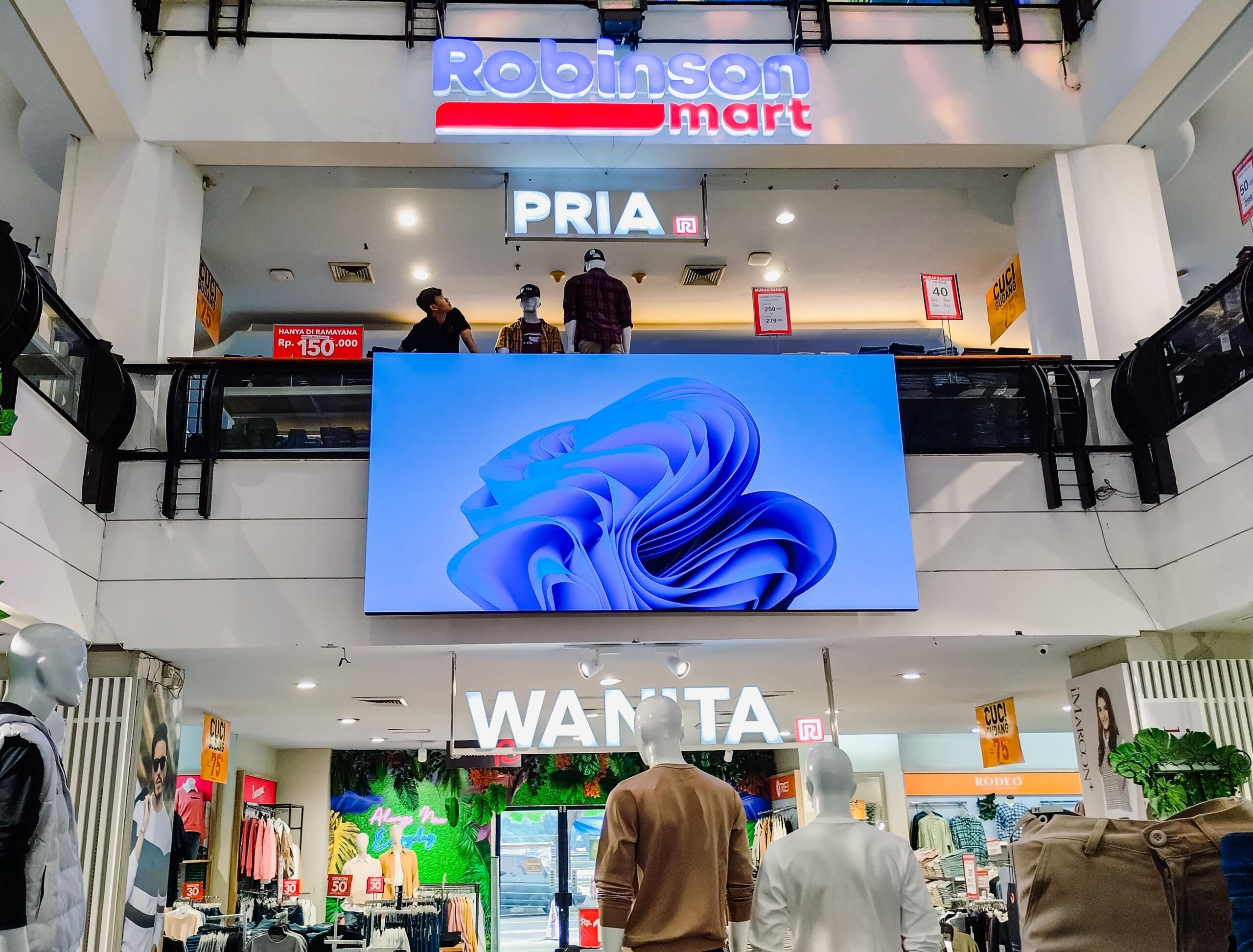Instalasi Videotron Indoor LED P2.5 di Ramayana Kota Tanggerang