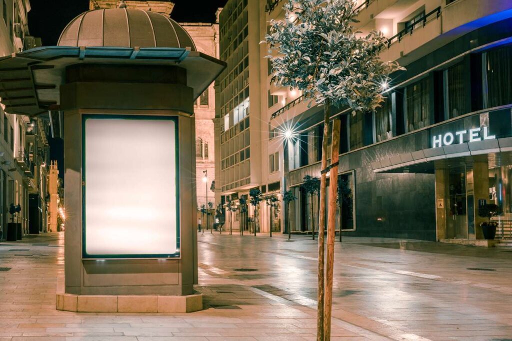 memahami peran penting digital signage hotel